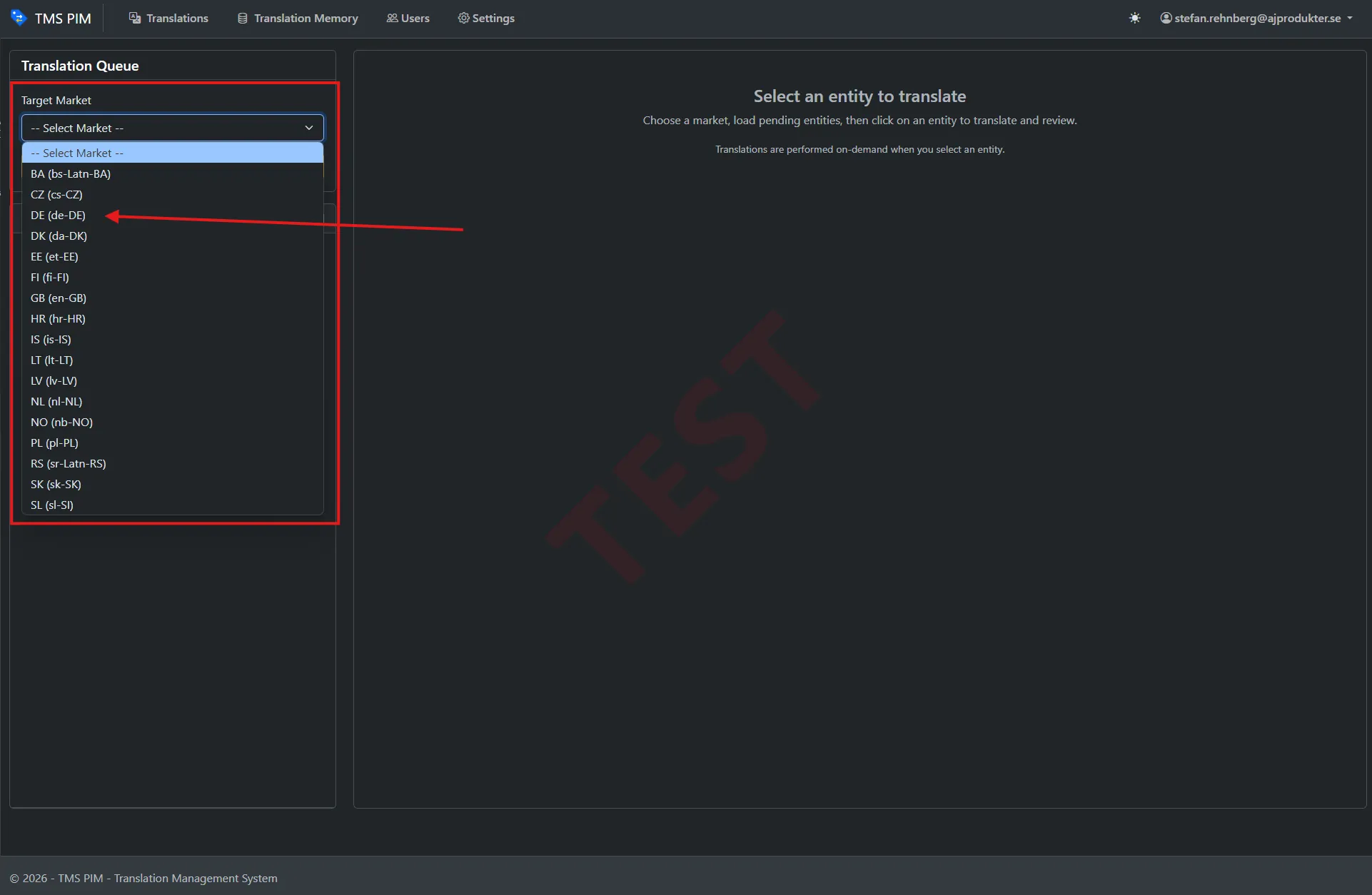 The target-market dropdown open, listing markets by code and locale — BA, CZ, DE, DK, EE, FI, GB, HR, IS, LT, LV, NL, NO, PL, RS, SK, SL — with DE highlighted