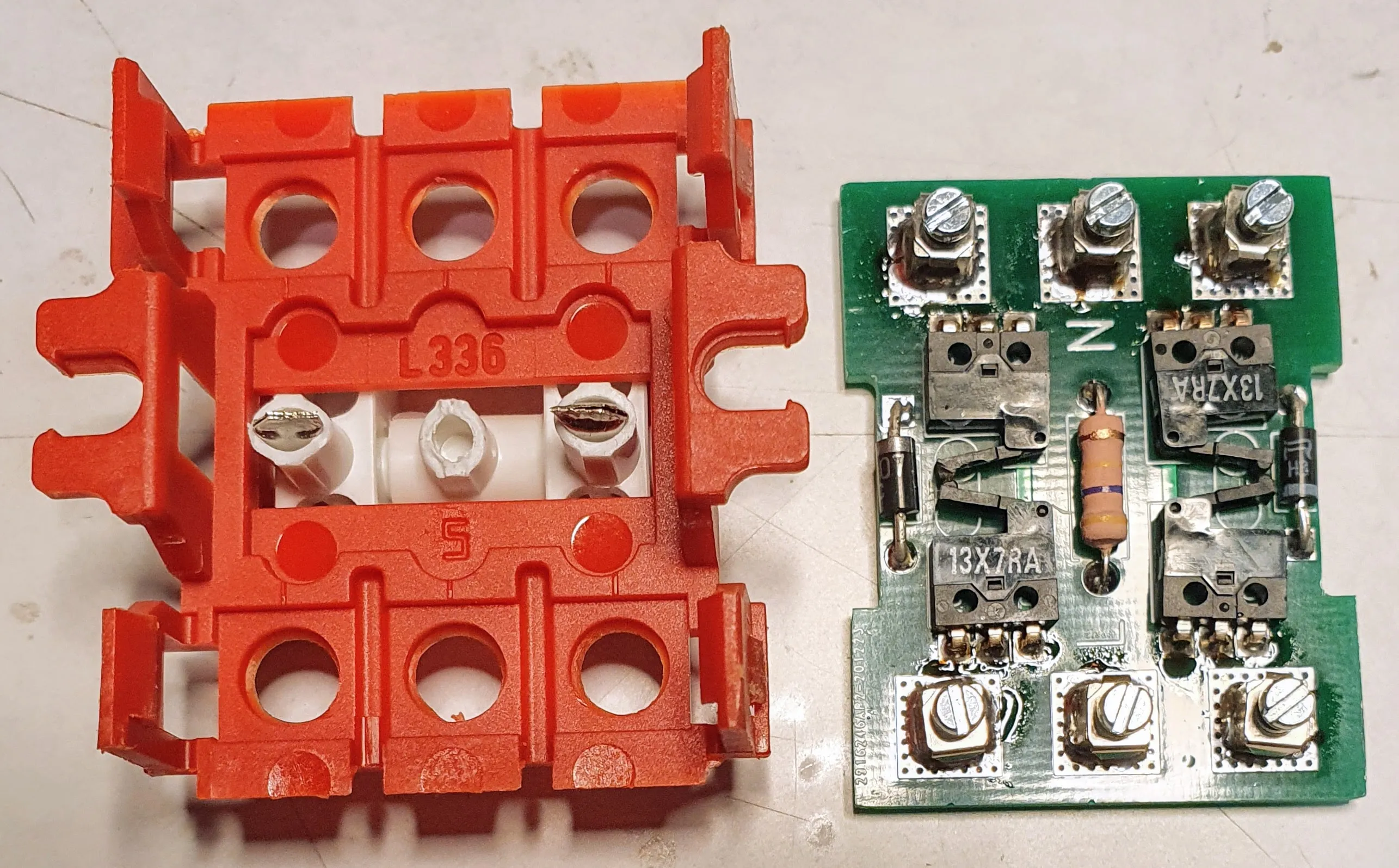 Assembled PCB with modified Elko switch rockers